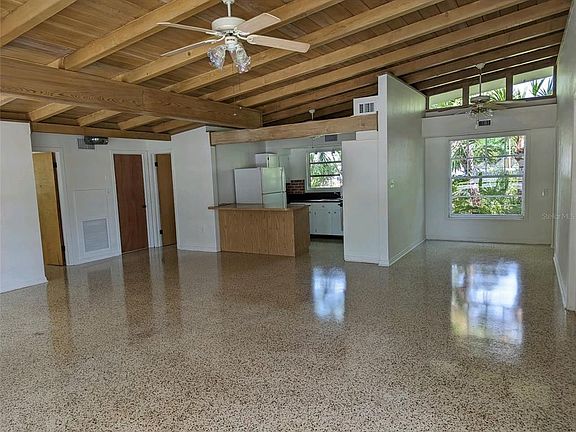 5th image of 820 Pompano Ave