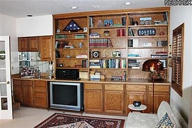 5th image of 297 Lake Pointe Dr