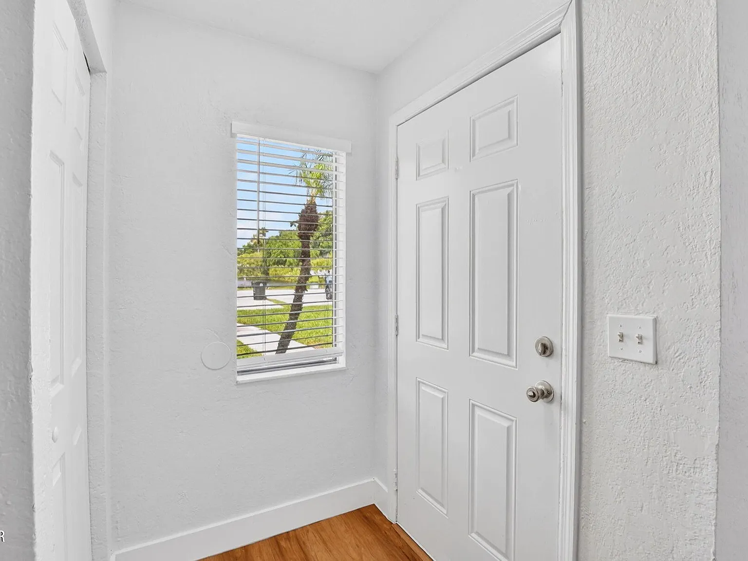 3 bed, 2.5 bath, 1426 sqft, $1,900 — Photo 3