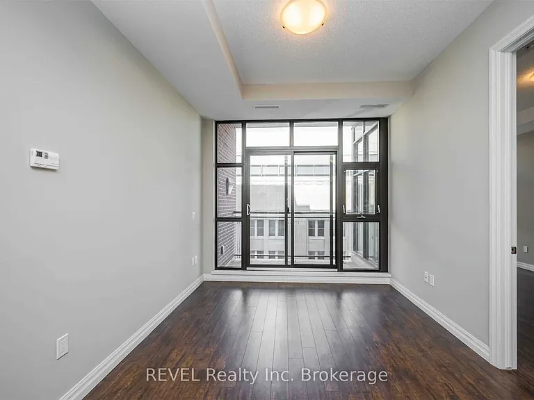 112 King St E #907 — Photo 14