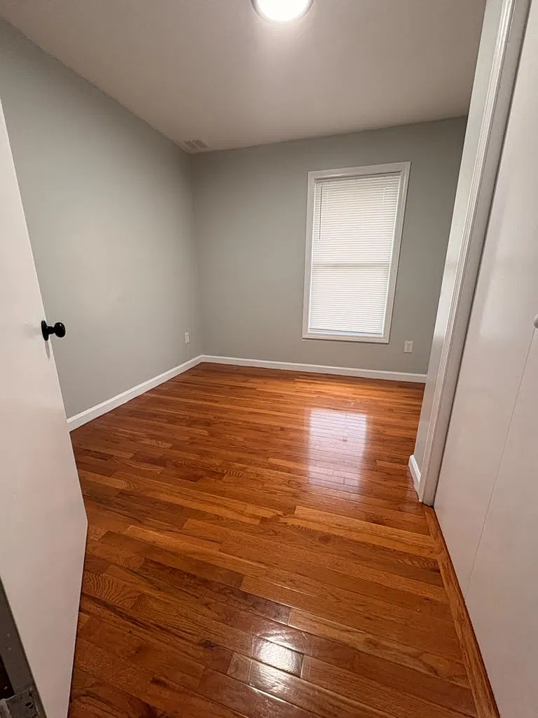 4 bed, 1400 sqft, $2,300 — Photo 3