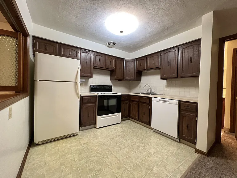 Carriage Hill Apartments — Photo 12