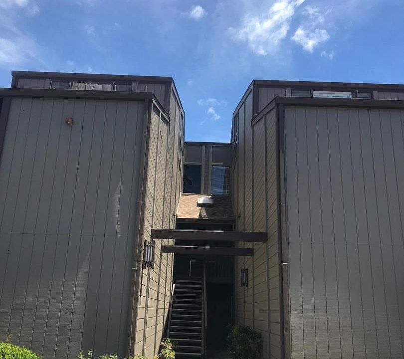 2nd image of 2040 W Middlefield Rd APT 6