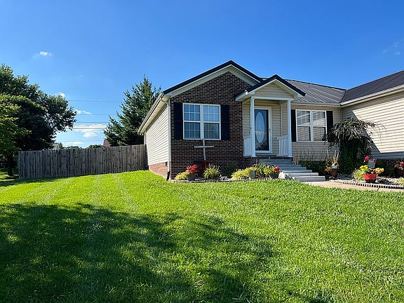 3rd image of 105 Mac Tavish Ln