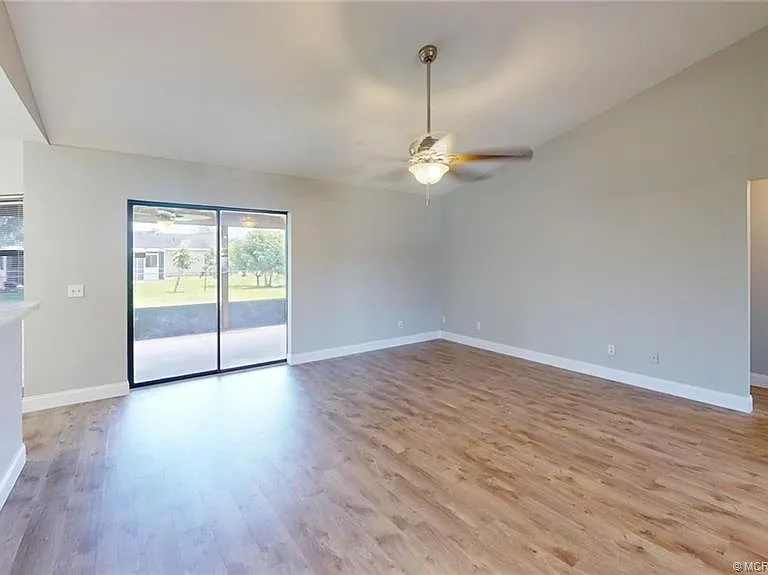 2881 SE Nance St — Photo 3
