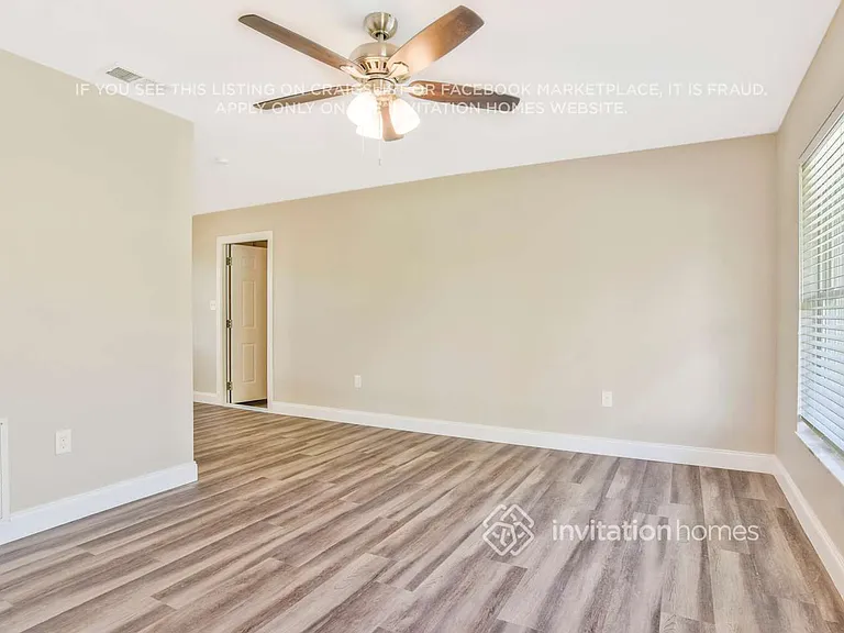 316 E Rose Ln — Photo 5