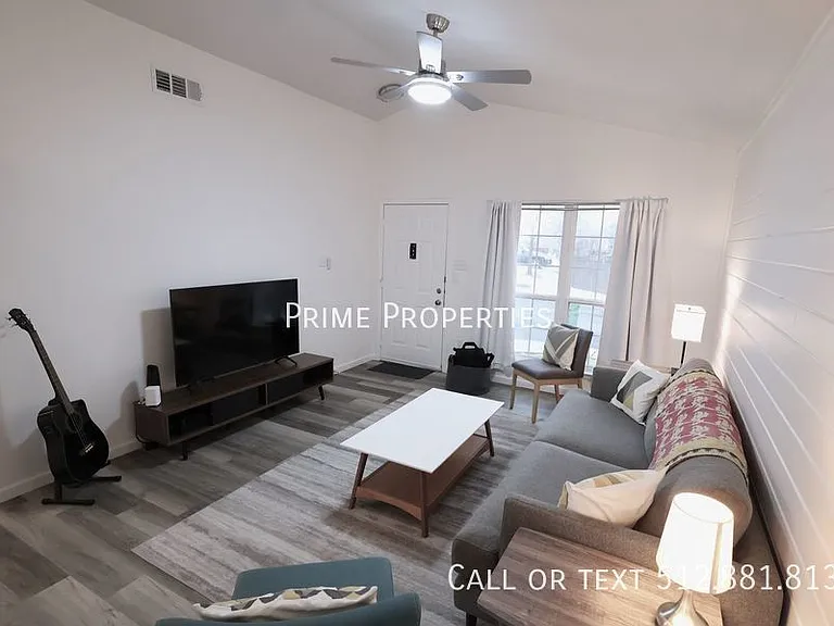 1015 E Yager Ln #92 — Photo 3