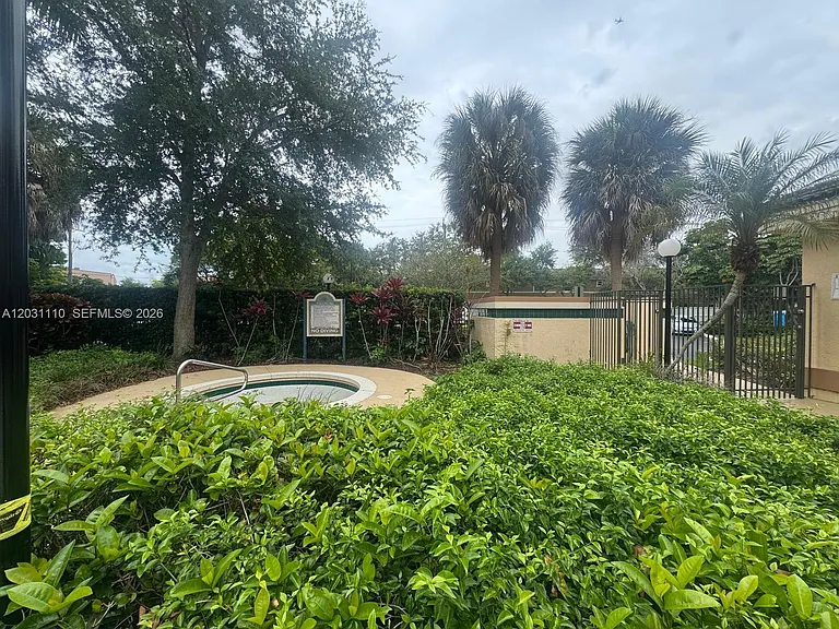 E Sunrise Lakes Dr — Photo 24