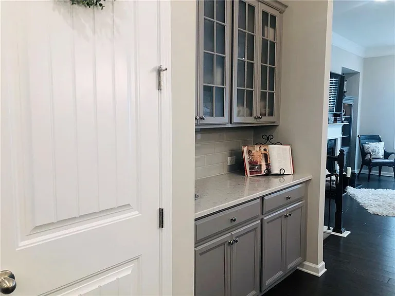 324 Beacons Pl — Photo 14
