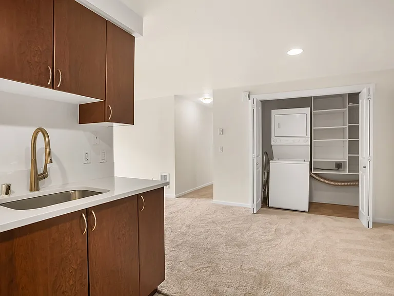 221 9th St #C303 — Photo 4