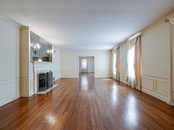 5th image of 4276 S Montrose Dr