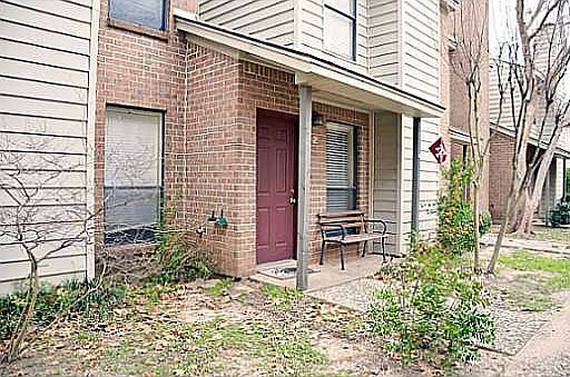 1st image of 1904 Dartmouth St APT L2
