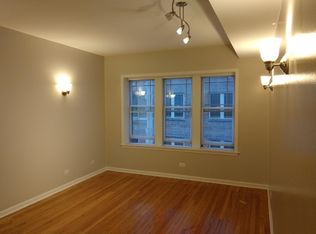 126 Callan Ave APT 2B, Evanston, IL 60202