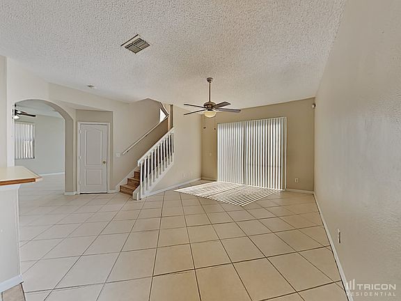 4th image of 826 Whispering Cypress Ln