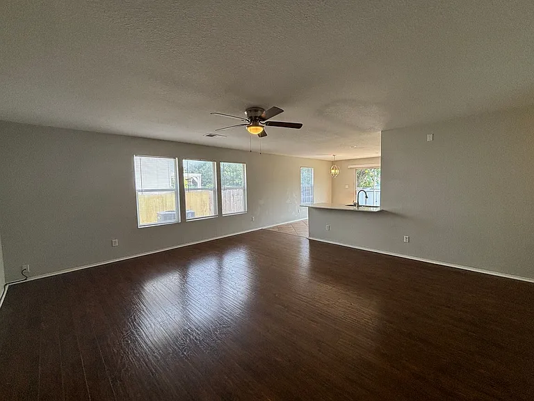 800 Riverway Ln — Photo 14