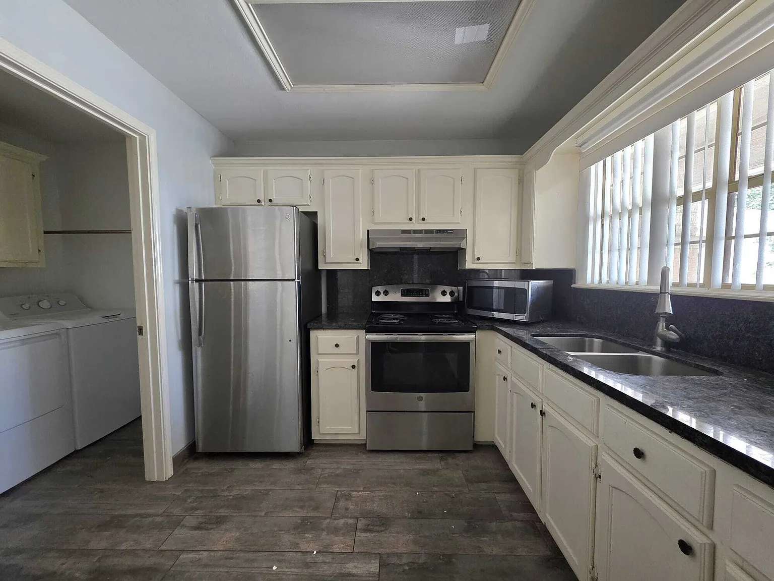 3001 Ashley Place — Photo 3
