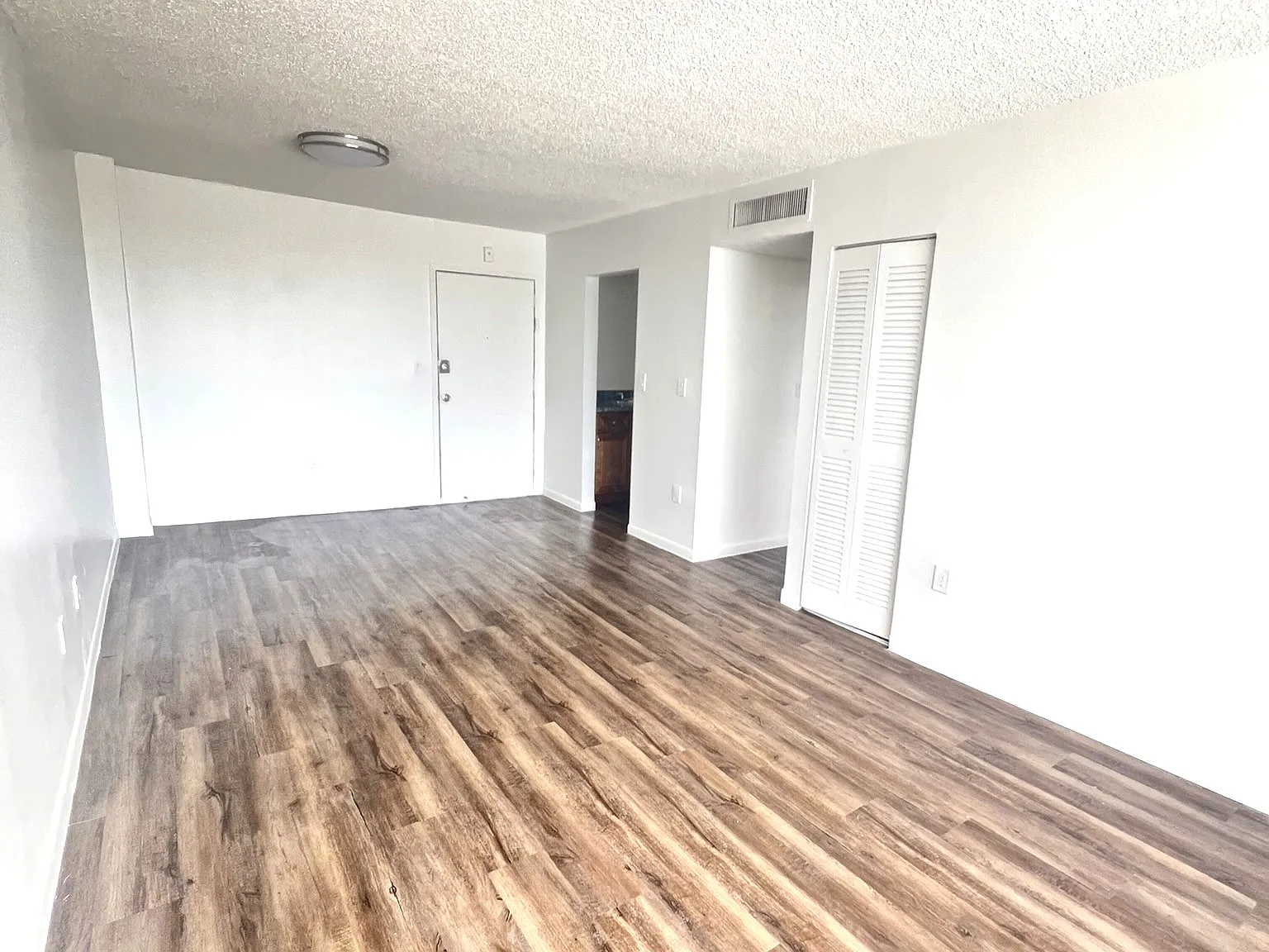 River View Apartments — Photo 4