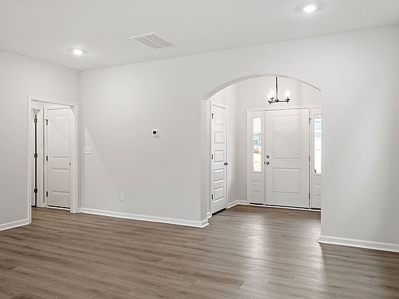 5th image of 119 White Oak Garden Way