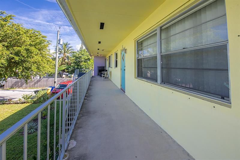 1st image of 216 N Federal Hwy APT 6