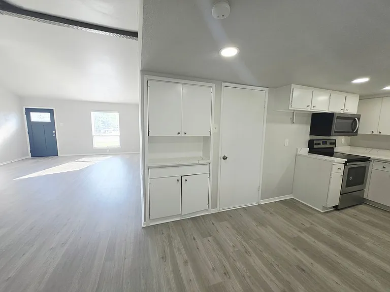 734 Spring Lake Dr — Photo 12