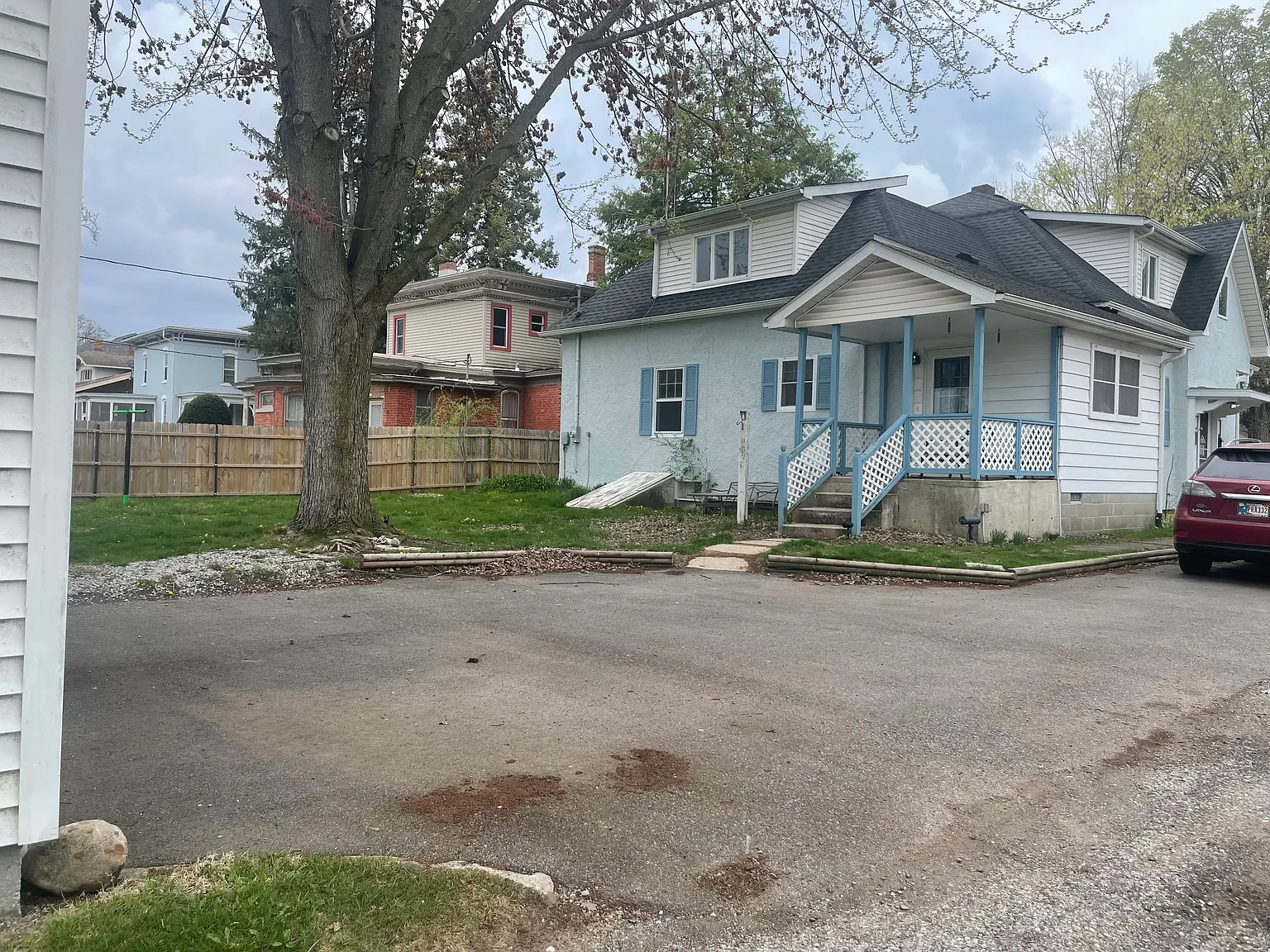 6 bed, 3372 sqft, $2,200 — Photo 2