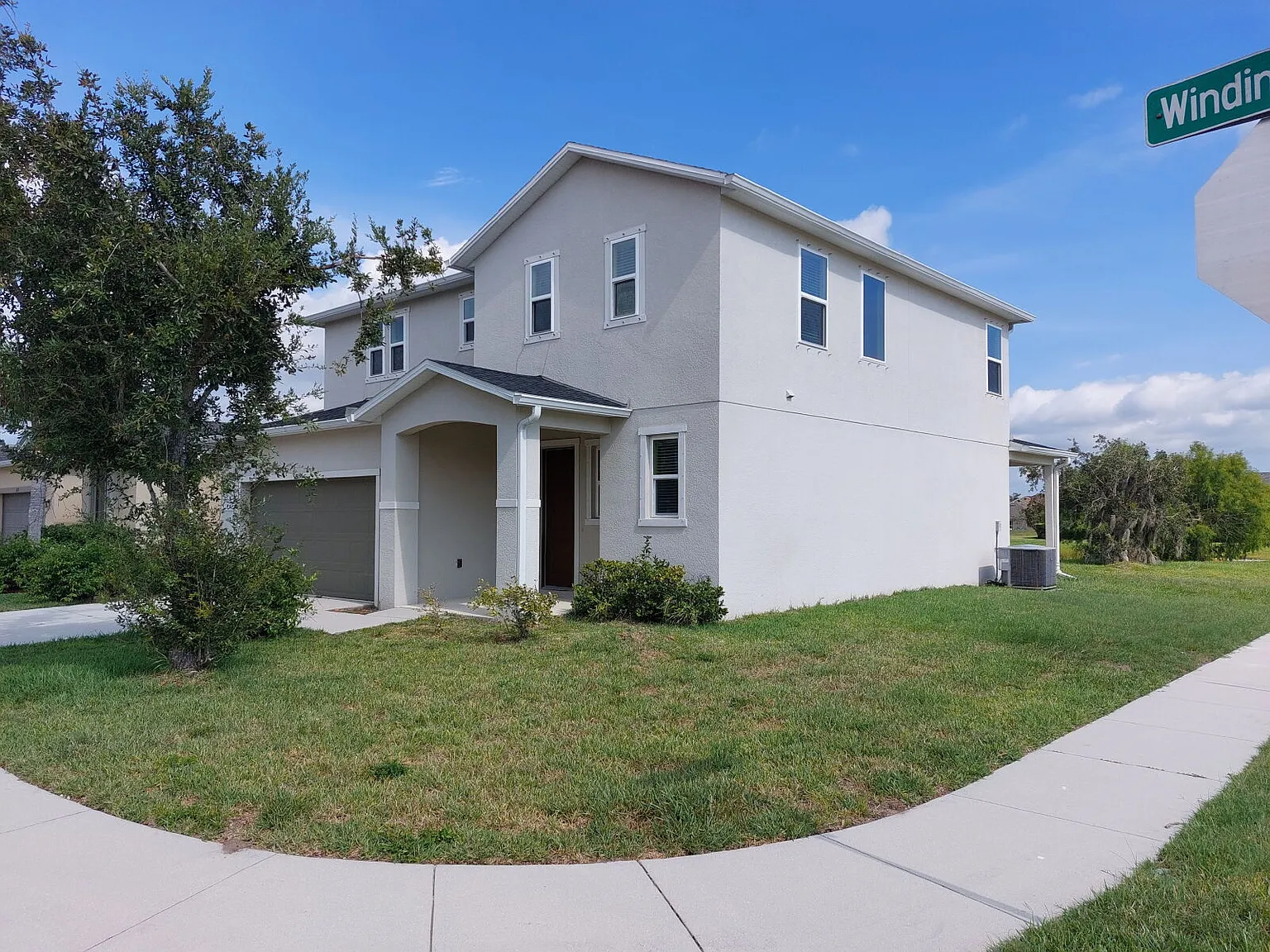 4 bed, 2.5 bath, 2349 sqft, $2,195 — Photo 2