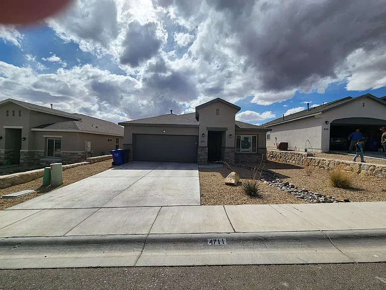 4711 Big Springs St — Photo 2