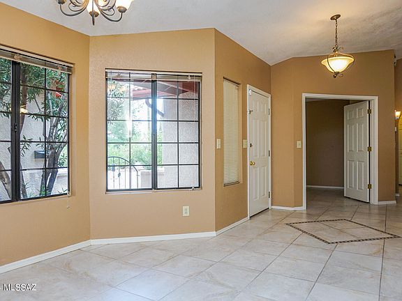 2nd image of 2735 Saint Andrews Dr