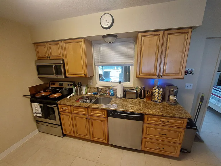 1541 Crest Dr — Photo 6