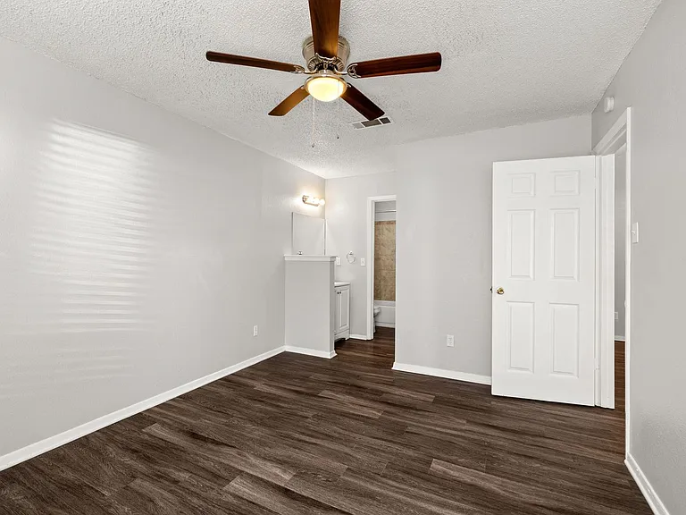 CV-AUS12130 Thompkins — Photo 23