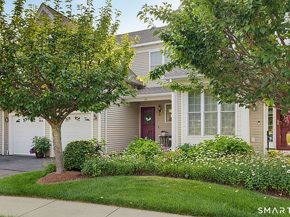 3rd image of 28 Iris Way #28