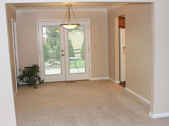 Dining Room with French Doors to patio 10x12