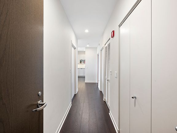 5th image of 737 W Washington Blvd APT 3607