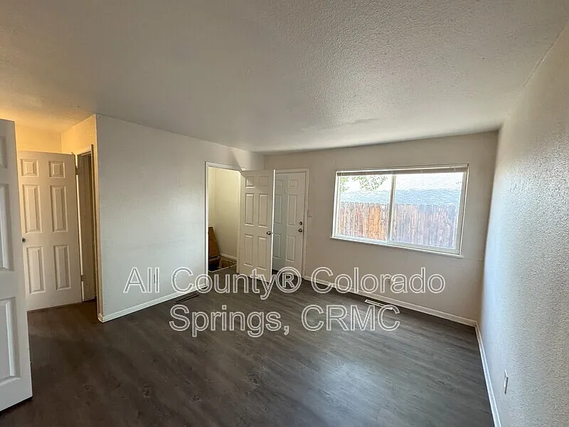 2 bed, 1.0 bath, 738 sqft, $1,150 — Photo 4