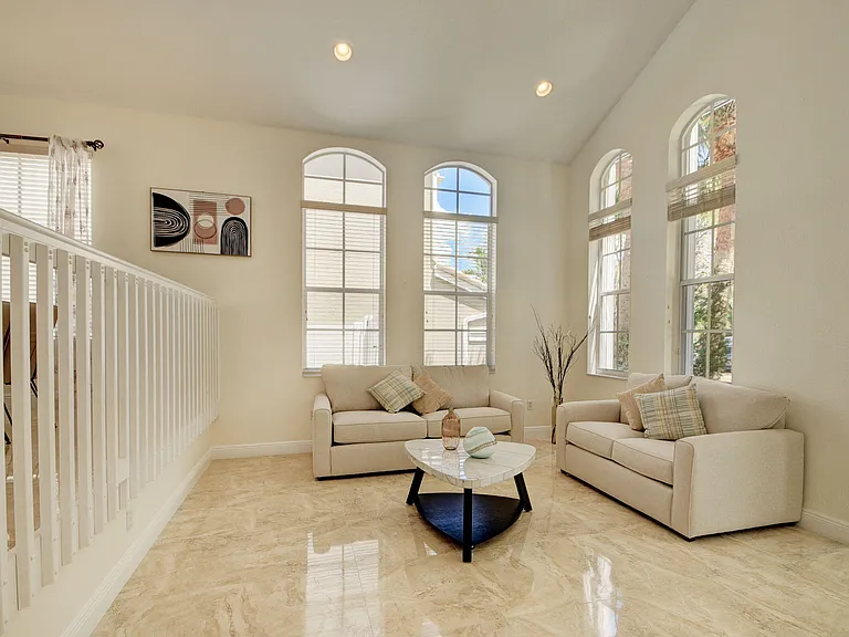 2418 Westmont Dr — Photo 6