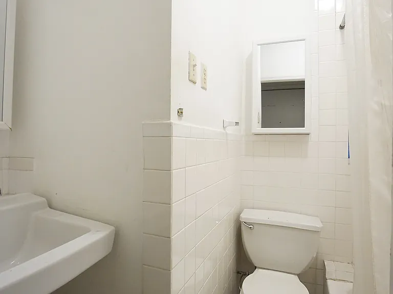 370 Bedford Ave #7 — Photo 8