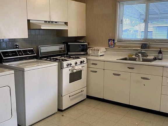 3rd image of 4704 Jackson St