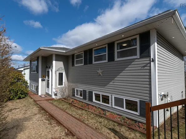 467 Old Sackville Rd, Lower Sackville, NS B4C 2K1
