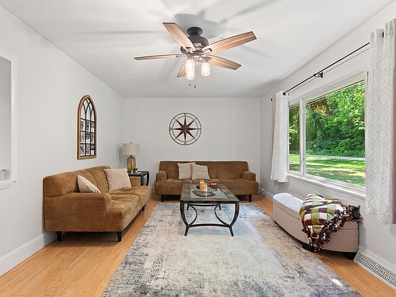 5th image of 216 Lake Hills Dr