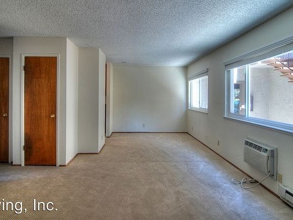 3rd image of 1595 Brookvale Dr APT 04