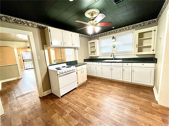 4th image of 539 Avenue G