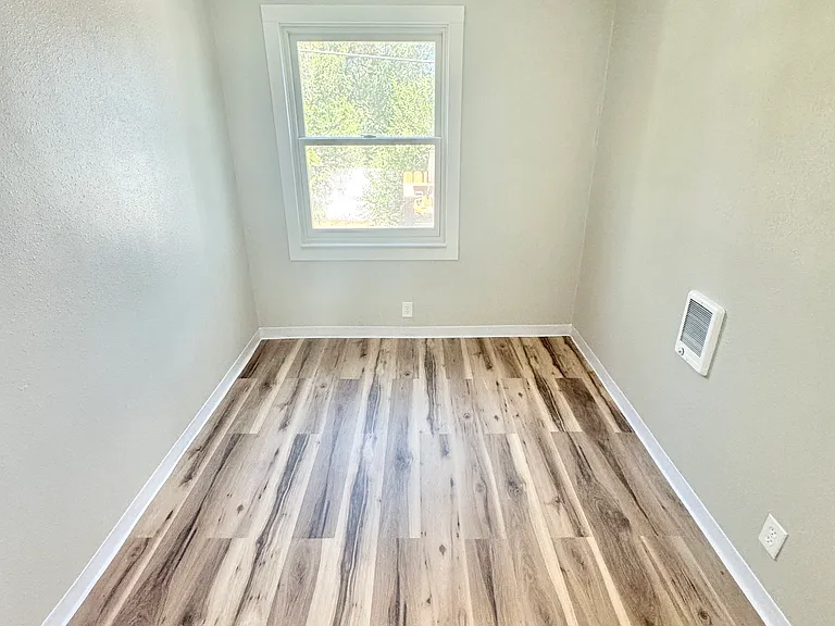 718 W Madison St — Photo 7