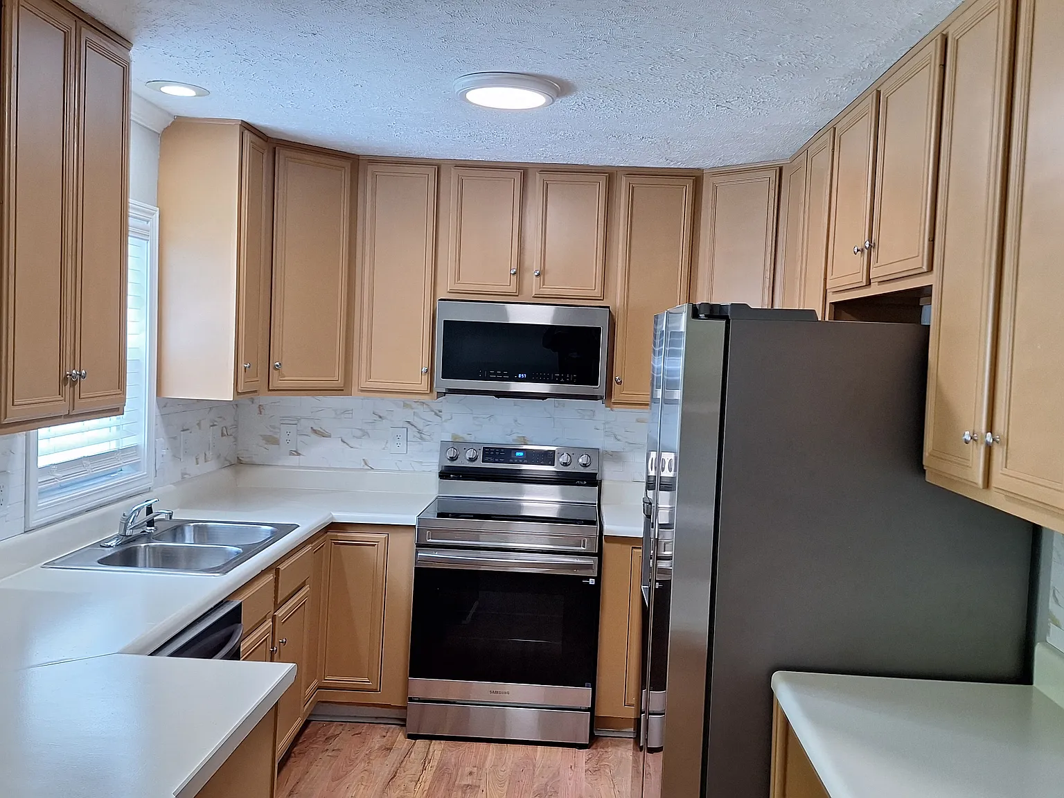 4 bed, 3.5 bath, 2150 sqft, $2,099 — Photo 4