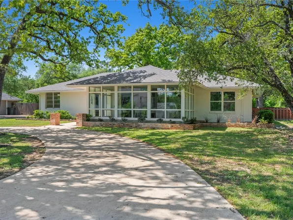 104 College View Dr, Bryan, TX 77801