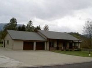 207 Tracy Dr, Grants Pass, OR 97527