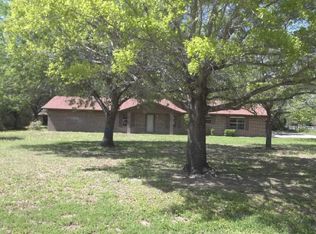 2102 Yosemite St, Pleasanton, TX 78064
