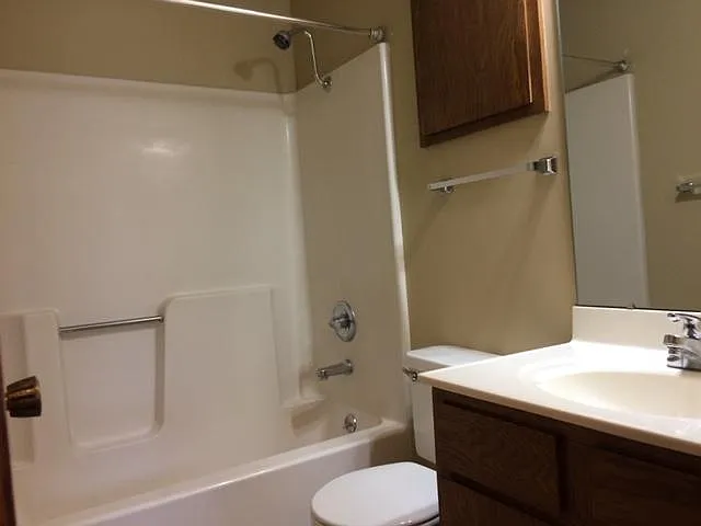 2301 Willow Ln — Photo 8