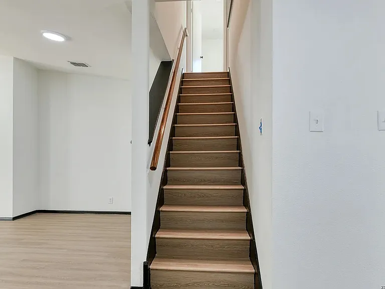 3218 Jenkins Dr — Photo 11