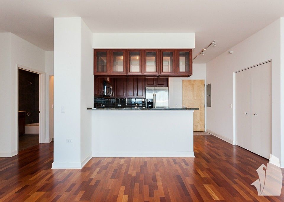 1st image of 1629 S Prairie Ave #402