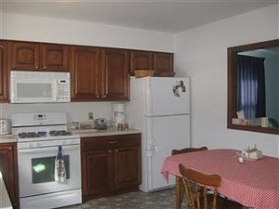 2nd image of 1730 Maplewood St NE